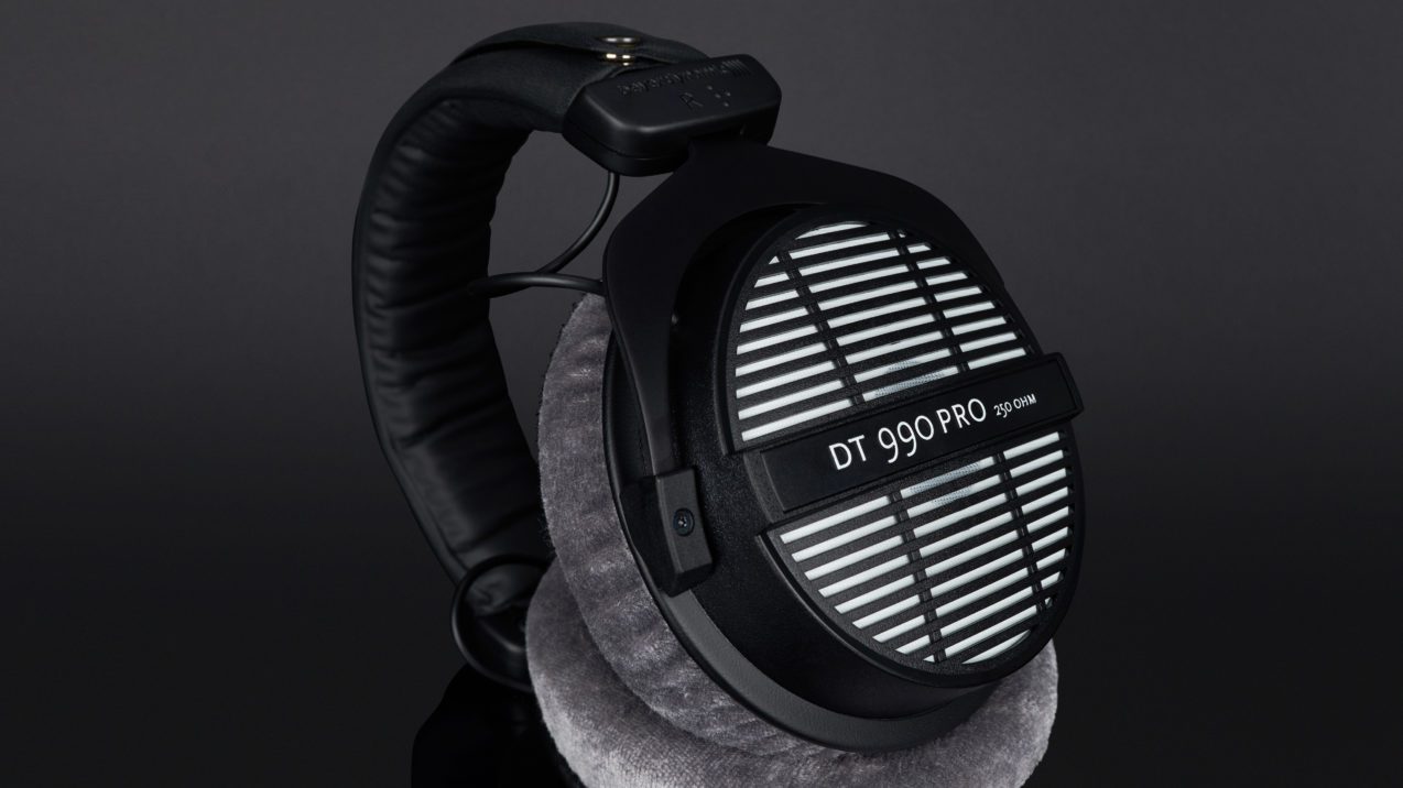 dt 990 pro bass