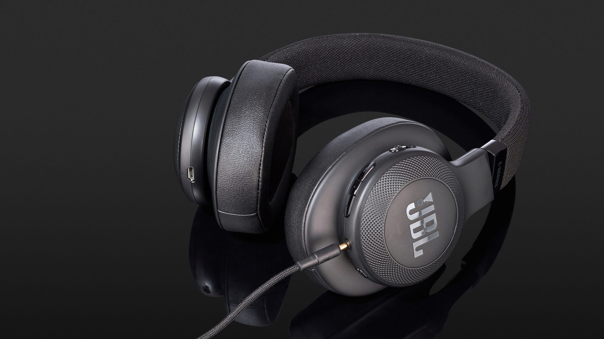 JBL E55BT Review | headphonecheck.com