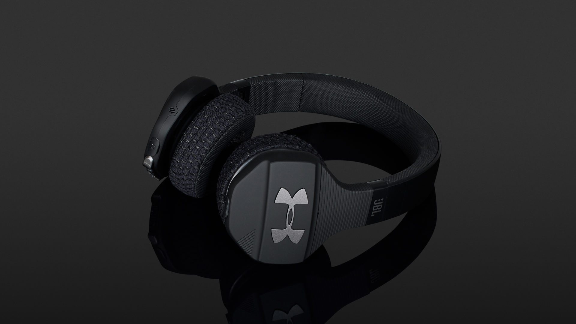 UA Sport Wireless Train – Engineered by JBL | Wireless on-ear headphone ...