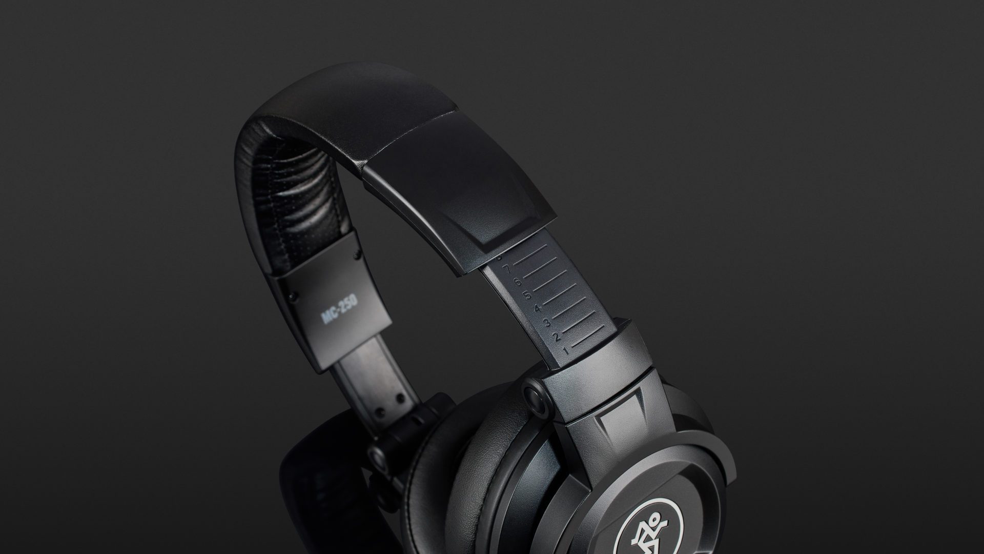 Mackie MC-250 Review | headphonecheck.com