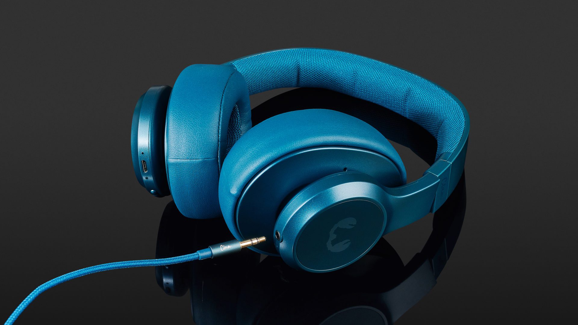 clam wireless headphones
