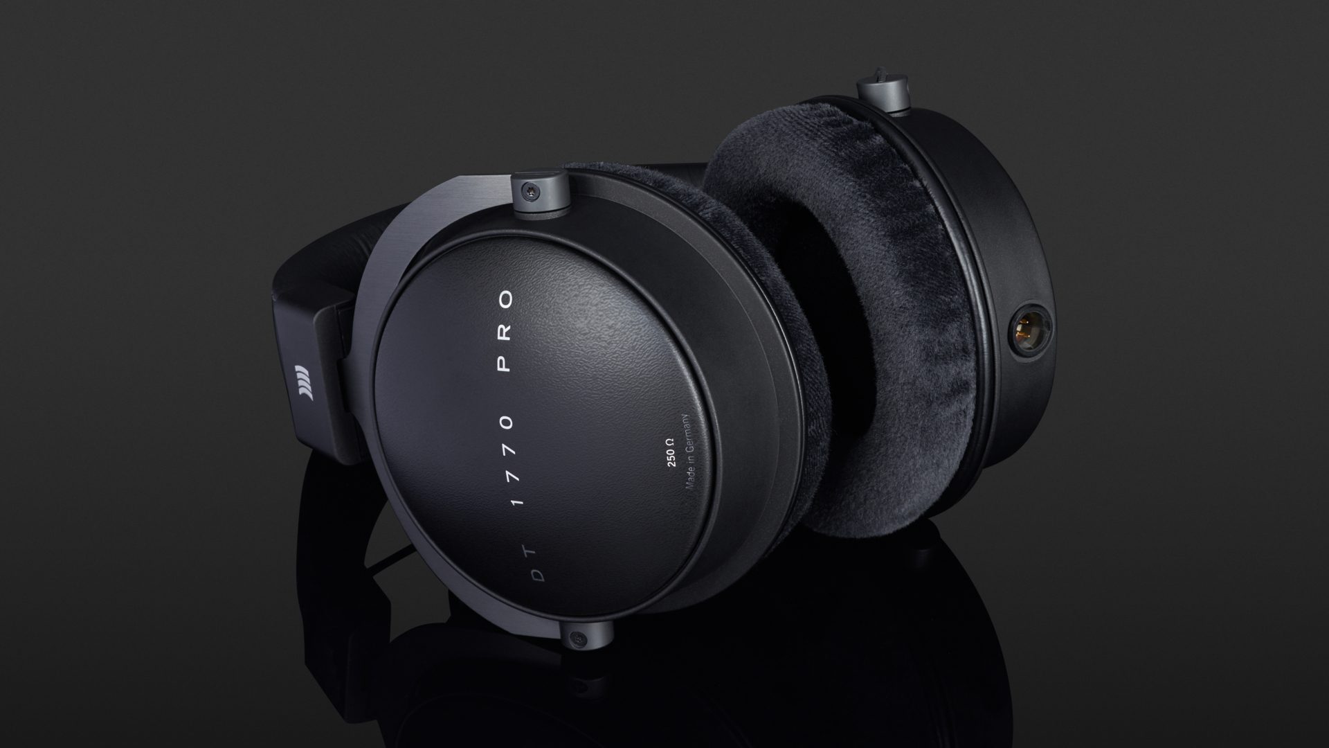 Beyerdynamic DT 1770 Pro Review | headphonecheck.com