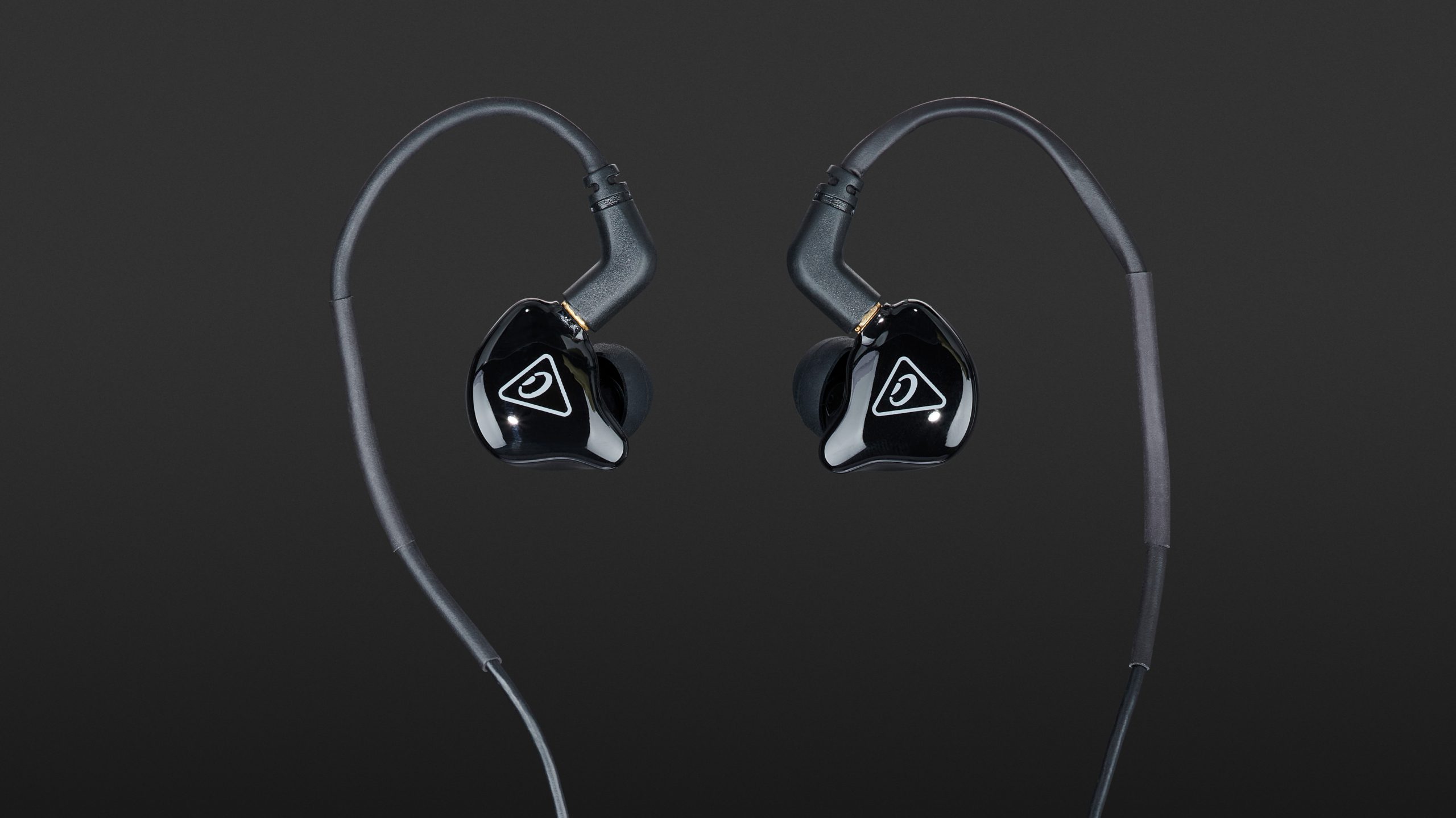 Behringer MO240 Review | headphonecheck.com