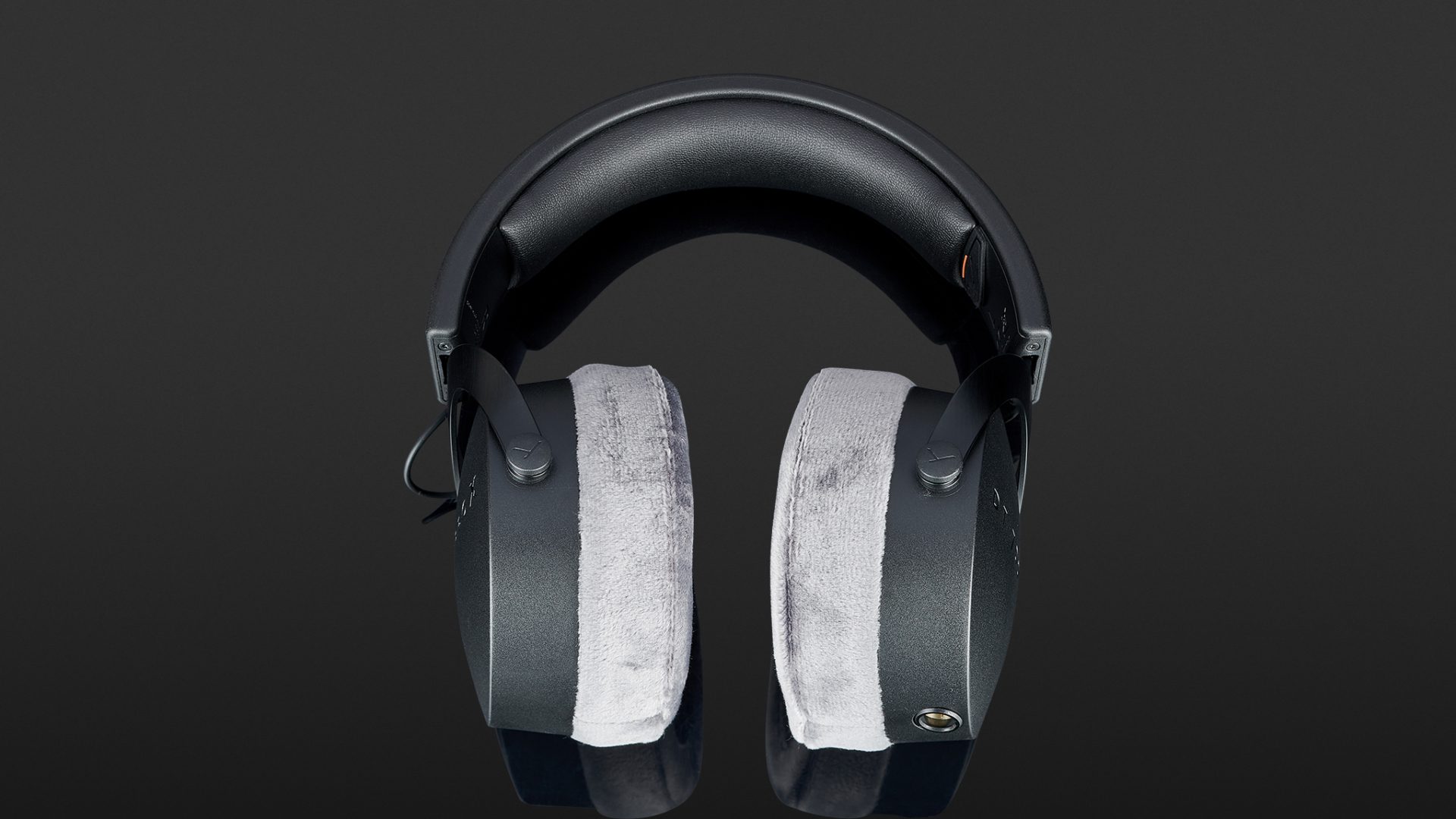 Beyerdynamic DT 700 Pro X Review | headphonecheck.com